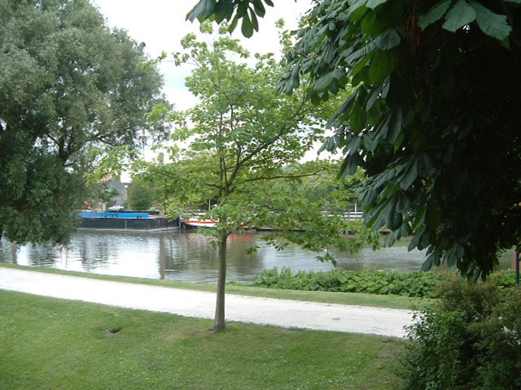 ברוז' B&B Waterside מראה חיצוני תמונה